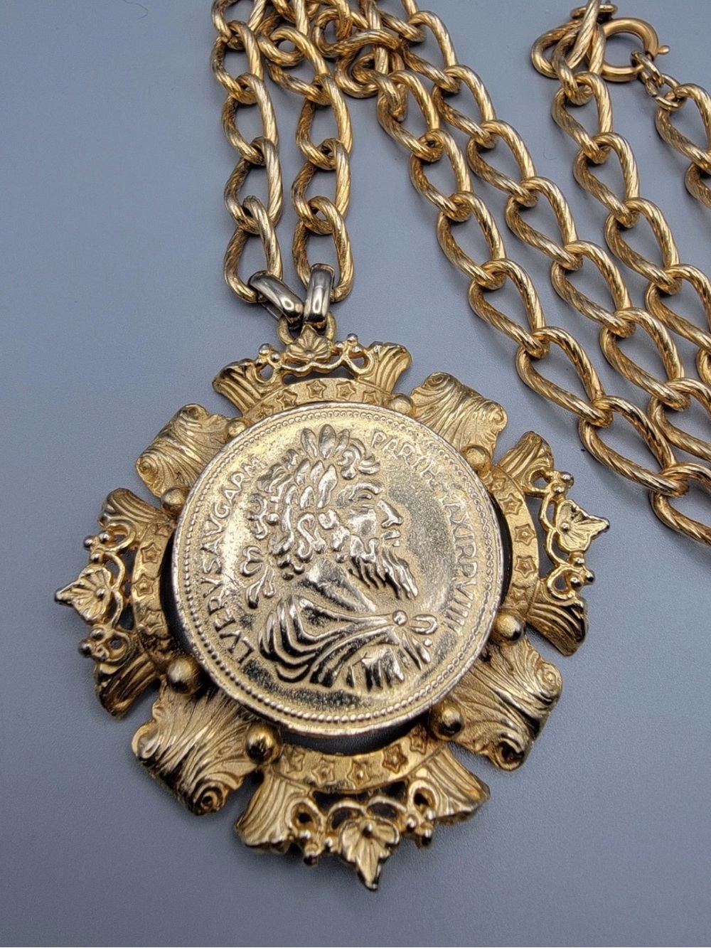 NAPIER Rare Double-Sided Gold Coin Medallion Pendant Necklace - Picture 3 of 6